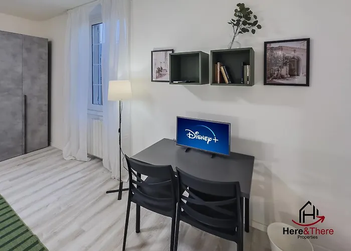 Elegant - Airport 5min - Ac - Smart Tv شقة