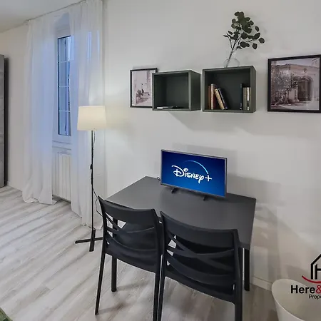 Elegant - Airport 5min - Ac - Smart Tv Daire